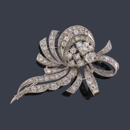 Lote 2375: Broche-colgante con diamantes talla brillante y 8/8 de aprox. 3,20 ct en total.