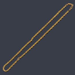 Lote 2384
Cadena tipo cordón en oro amarillo de 18K.