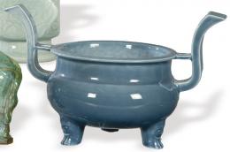 Lote 1377: Ding de porcelana cihina azul turquesa Dinastía Qing, ff. S. XIX pp. S. XX.