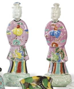 Lote 1420: Pareja de figuras de porcelana de Compañia de Indias Dinastía Qing S. XVIII.