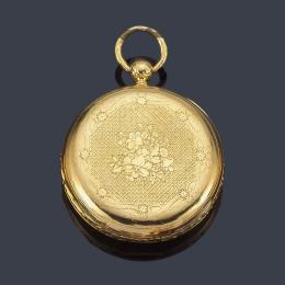 Lote 2488: Reloj saboneta con caja en oro amarillo de 18 K. Con estuche original.