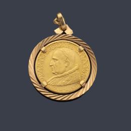 Lote 2568: Moneda conmemorativa Juan XXIII en oro de 22 K y montura para colgar en oro de 18 K.