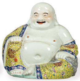 Lote 1368: "Ho Shang" en porcelana china polícroma de la Fábrica Zhu Mao Dinastía Qing, posiblemente época de Guanxu (1875-1908).