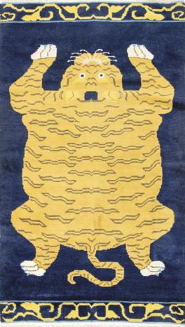 Lote 1396: Alfombra china de lana con motivo de Dragón, Dinastía Qing S. XIX