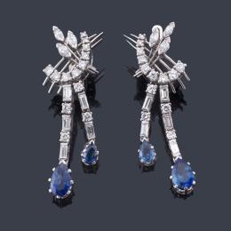 Lote 2374: Pendientes largos con cuatro zafiros talla perilla de aprox. 3,30 ct y diamantes talla brillante, marquís y baguette de aprox. 2,85 ct en total.