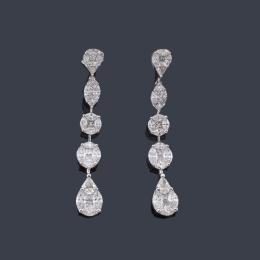 Lote 2467: Pendientes largos con diamantes talla perilla, marquís y princesa de aprox. 1,83 ct en total.