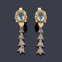 Lote 2472: Pendientes largos con pareja de espinelas azules talla oval con caída en forma de campanillas con diamantes talla rosa.