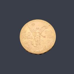 Lote 2512: Moneda de 50 pesos Mexicanos en oro de 22K.