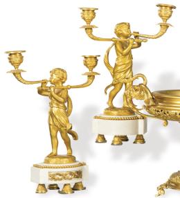 Lote 1045: Pareja de candelabros de bronce dorado y mármol blanco, estilo Luís XVI, Francia S. XIX.