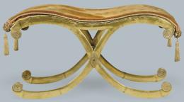 Lote 1259: Banqueta estilo Imperio  con patas en "X" en bronce y asiento de tapicería de terciopelo. S. XX