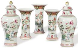 Lote 1365: Guarnición de cinco piezas en porcelana de Compañía de Indias, Familia Rosa, Dinastía Qing, época de Kangxi (1668-1722)