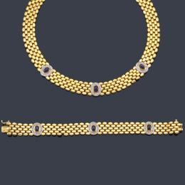 Lote 2521: Collar y pulsera con zafiros talla cabujón con orla de brillantes con eslabones 'panthère' en oro amarillo de 18K.