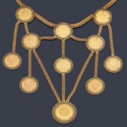 Lote 2547: Collar pectoral en oro amarillo de 18 K con 11 monedas en oro de 22 K