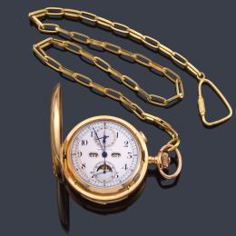 Lote 2613: G. WAHL & Co. Reloj saboneta triple calendario, fase lunar y sonería repetición a minutos, con caja y leontina en oro amarillo de 18 K.