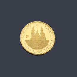 Lote 2698: Moneda conmemorativa Santiago de Compostela en oro de 22 K