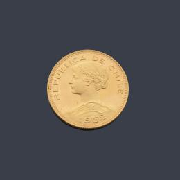 Lote 2703: 100 Pesos República de Chile en oro de 22 K.