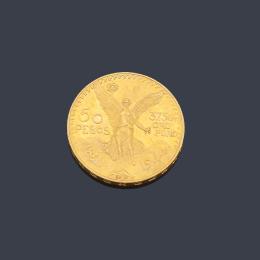 Lote 2735: Moneda de 50 pesos mexicanos en oro de 22 K.