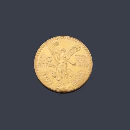 Lote 2736: Moneda de 50 pesos mexicanos en oro de 22 K.