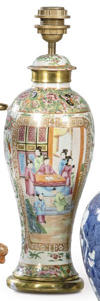 Lote 1386: Lámpara realizada con un jarrón en porcelana china de Cantón. S. XIX