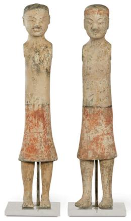 Lote 1397
Pareja de "Hombres Palo" de terracota china de la Dinastía Han (208 a.C.-220 d.C) con decoración de pigmentos en frío..