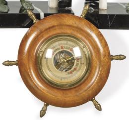 Lote 1445: Pequeño barómetro inglés de roble en forma de timón h. 1950-60.