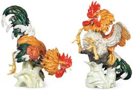 Lote 1457: Pareja de gallos de pelea de porcelana esmaltada de Algora, años 50-60. Con marcas en la base y numerados