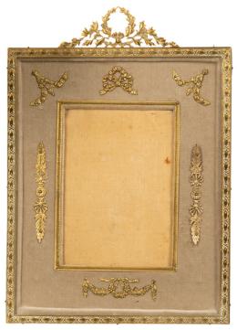Lote 1465: Portaretratos de mesa de bronce y tela, Francia S. XIX.