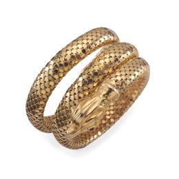 Lote 2047: Pulsera con diseño de serpiente enroscada realizada en oro amarillo de 18K.