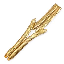 Lote 2048: Pulsera con dos cabezas de serpiente con cuerpo con diseño de escamas realizado en oro amarillo de 18K. S. XIX.