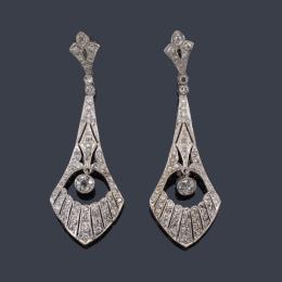 Lote 2089: Pendientes estilo 'art decó' con diamantes talla brillante y antigua de aprox. 2,50 ct en total.