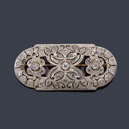 Lote 2090: Broche - placa ovalado con diamantes talla antigua y rosa de aprox. 1,50 ct en total.