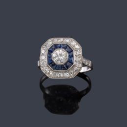 Lote 2099: Anillo 'ojo de perdiz' con brillante central de aprox. 0,40 ct y doble orla de zafiros calibrados y diamantes talla 8/8 de aprox. 0,56 ct en total.