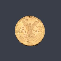 Lote 2621: Moneda de 50 pesos Mexicanos en oro de 22K.