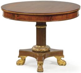 Lote 1058<br>“Breakfast table” estilo Guillermo IV en madera de caoba con marquetería en tablero y pata central de pedestal acanalado sobre patas de garra de león en madera tallada y dorada. S. XX