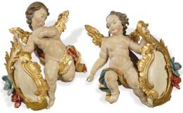 Lote 1068<br>Pareja de ángeles de madera tallada, policromada y dorada S. XVIII.