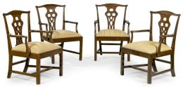 Lote 1112<br>Conjunto de cuatro sillas Chippendale en madera de caoba con el respaldo calado y recortado. Patas rectas unidas por chambranas.<br>Inglaterra, finales S. XVIII