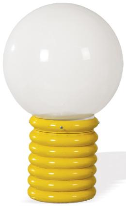 Lote 1313: Lámpara de mesa con estructura de metal esmaltado en amarillo y difusor globular en vidrio opalino blanco.<br>Años 70