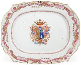 Lote 1393: Fuente de porcelana de Compañía de Indias blasonada con esmaltes de la Familia Rosa, Dinastía Qing, época de Qianlong (1736-95) con las armas de José Raón y Gutierrez h. 1769.