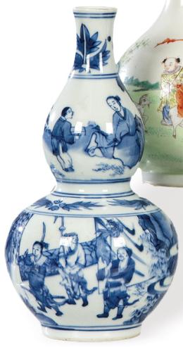 Lote 1396: Botella doble calabaza de porcelana china azul y blanco, Transición época de Yongzheng o Shunzi h. 1640-50.