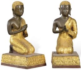 Lote 1437<br>Pareja de monjes arrodillados en metal patinado y dorado, Birmania S. XIX.