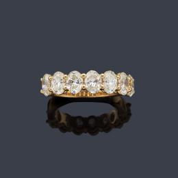 Lote 2143<br>Anillo con diamantes talla oval de aprox. 2,83 ct en total con certificados Gia.