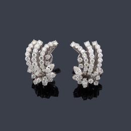 Lote 2148<br>Pendientes con diamantes talla marquís y brillante de aprox. 6,00 ct en total.