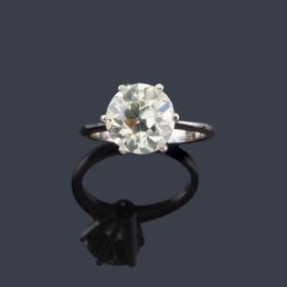 Lote 2169<br>Solitario con diamante talla antigua de aprox. 2,84 ct en montura de oro blanco de 18K.