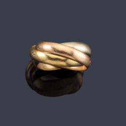 Lote 2195<br>CARTIER<br>Anillo de la colección 'Trinity' realizado en oro rosa, blanco y amarillo de 18K.