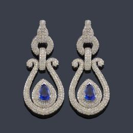 Lote 2290<br>Pendientes largos en oro blanco de 18 K con pavé de brillantes y perillas de tanzanitas de un peso total aprox. 5,96 ct.