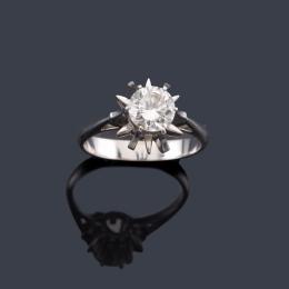 Lote 2337<br>Solitario con brillante de aprox. 1,10 ct en montura de oro blanco de 18K.