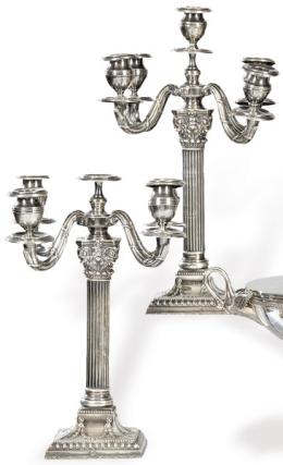 Lote 1225<br>Pareja de candelabros de plata española punzonada de Durán, Madrid Villa y Corte 1924.