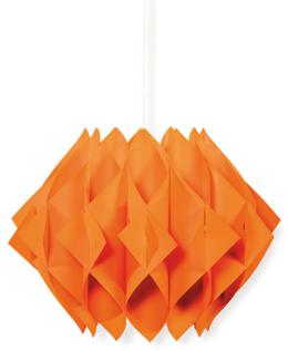 Lote 1275: Lars Shiøler for Hoyrup lighting 1968<br>Lámpara de techo modelo "Butterfly", formada por láminas de plástico coloreado en naranja, dobladas y unidas entre sí.