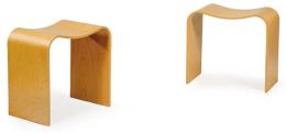 Lote 1297: Pareja de taburetes estilo "M Stool"Jørgen de Møller (Denmark, 1930-2011). Realizados en multilaminado de fresno.