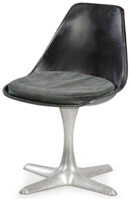 Lote 1328<br>Maurice Prentice Burke (1921-2010) para Arkana<br>Silla modelo 115, estructura de metal y carcasa de polipropileno teñido de negro con cojín tapizado en tela. Marca de la edición en el asiento.